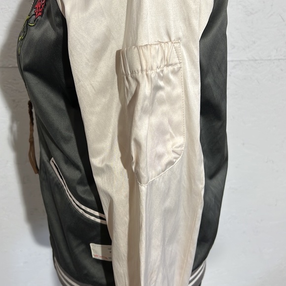 ODD MOLLY 584 Big bomber jacket. Satin. Two colored with gorgeous embroidery. - Picture 6 of 12